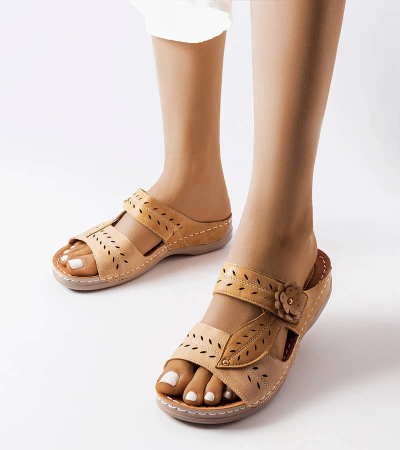 Smėlinės šlepetės ant žemo pado Jolanta