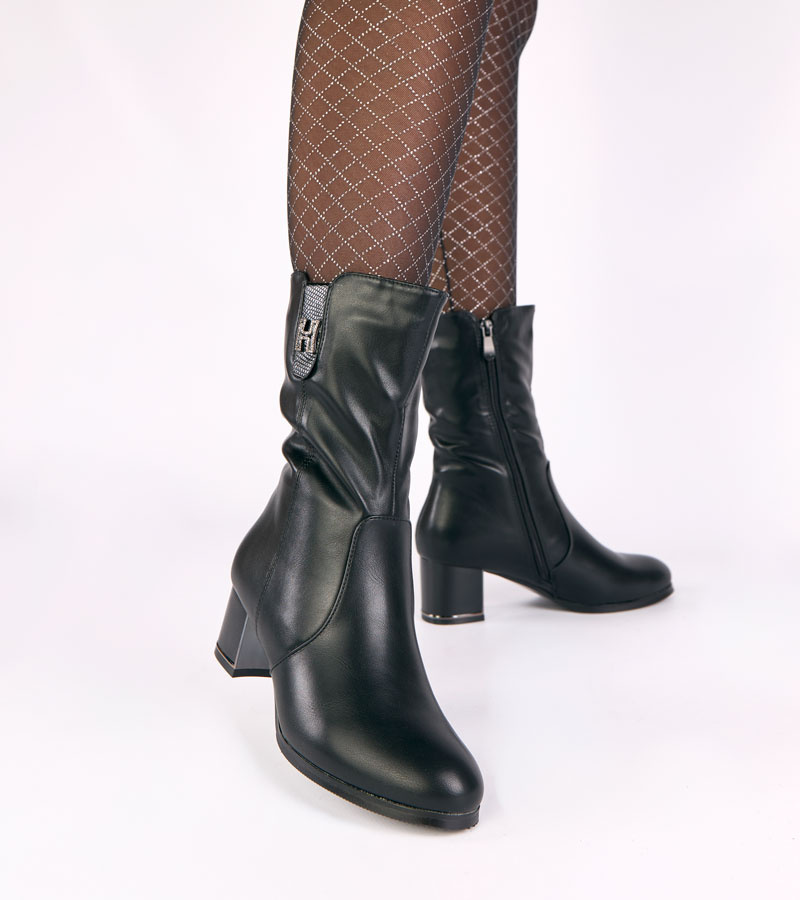 Juodi pašiltinti aulinukai ant storo kulno su cirkoniais Gusta