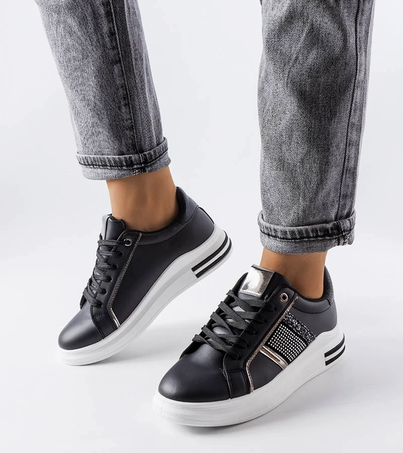 Juodi sportiniai bateliai dekoruoti cirkoniais Xarles