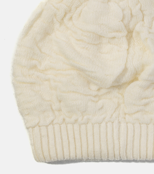 Moteriška ecru kepurė su bumbulu Isis