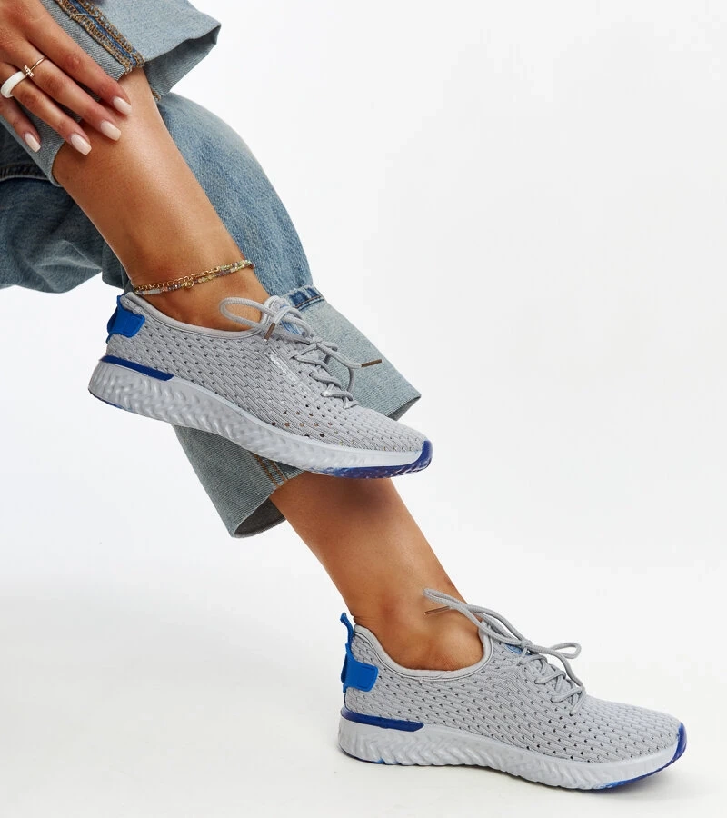 Pilki moteriški medžiaginiai sportiniai bateliai CROSS JEANS