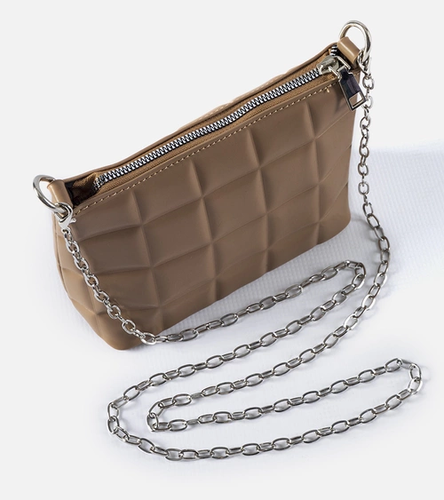 Smėlinė dygsniuota rankinė su grandinėle Laas