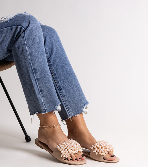 Smėlio spalvos šlepetės puoštos karoliukais Atiyene