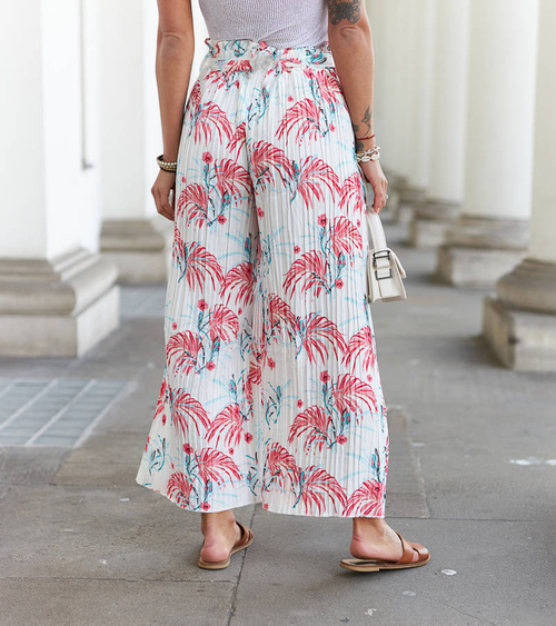 Baltos moteriškos plačios klostuotos kelnės Sijam