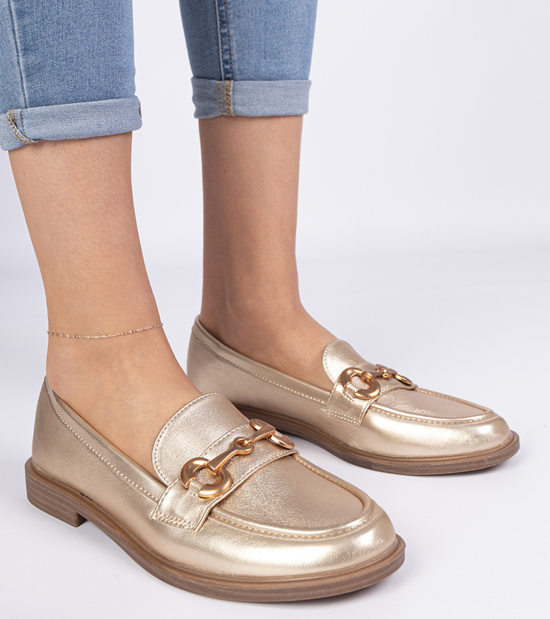 Aukso spalvos moteriški mokasinai su auksine puošmena Selanos