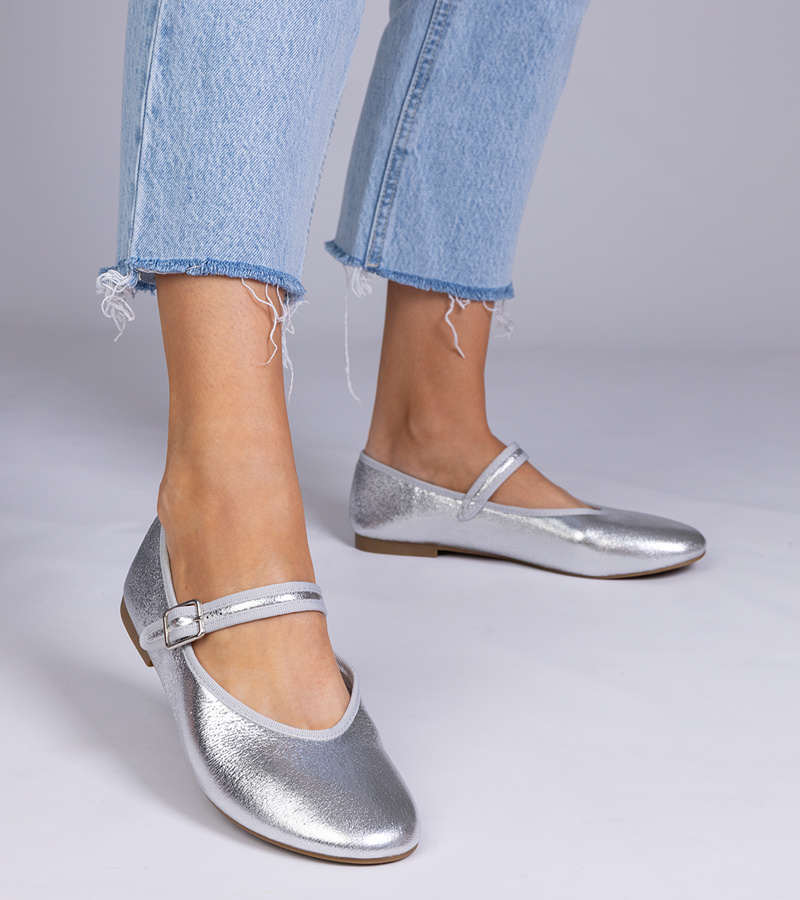 Sidabriniai moteriški balerinos su sagtimi Mollis
