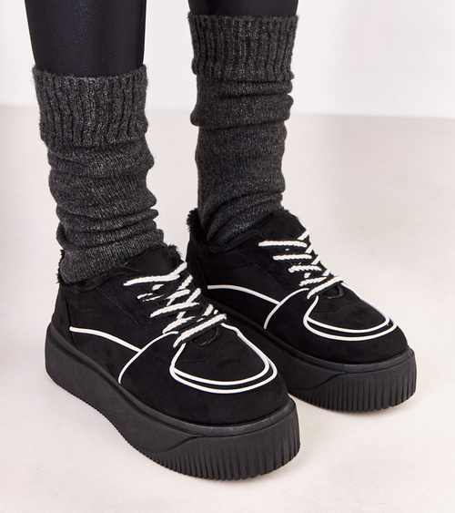 Juodi pašiltinti sportiniai bateliai ant platformos „Vargas“