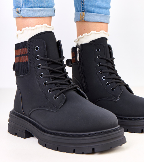 Juodi pašiltinti matinės dirbtinės odos kerzai Goles