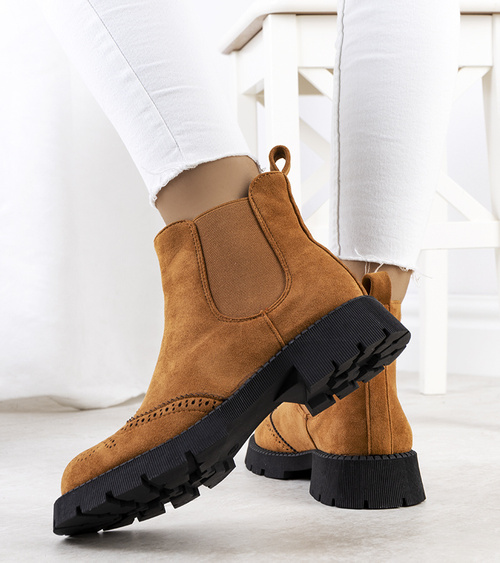 Rudi aulinukai su masyvia padu Newsome