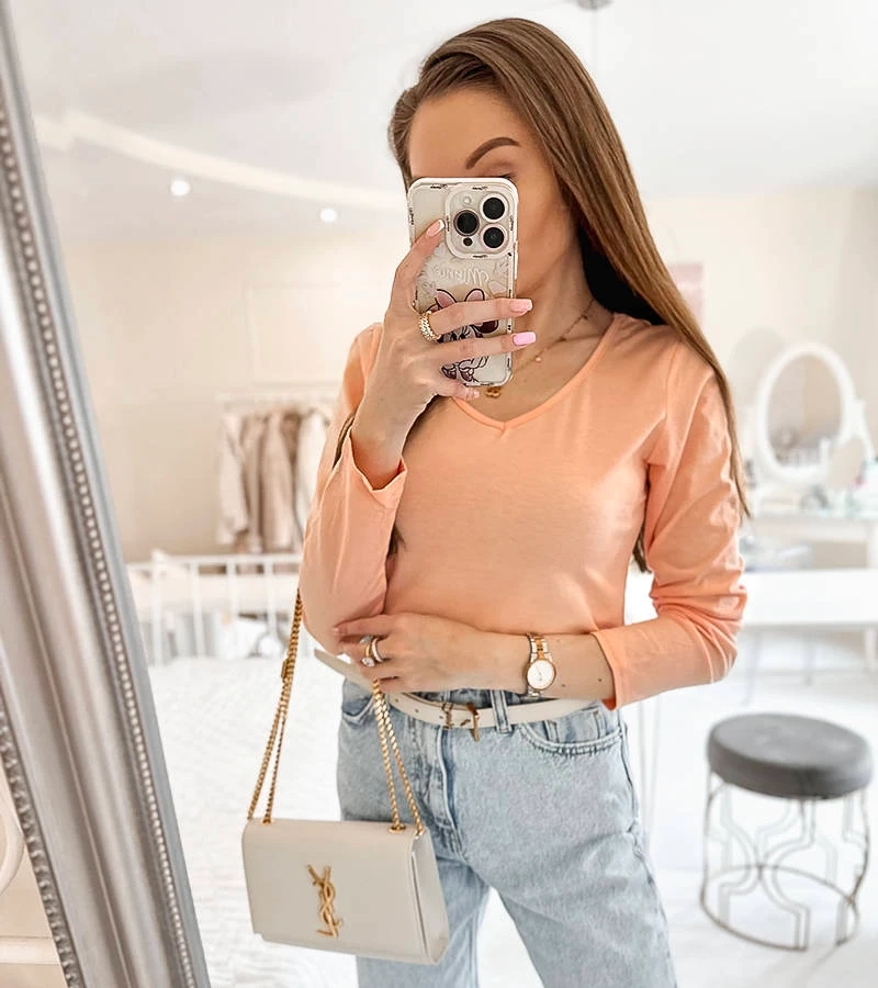 Rožiniai ilgarankoviai marškinėliai su V formos iškirpte Langlais