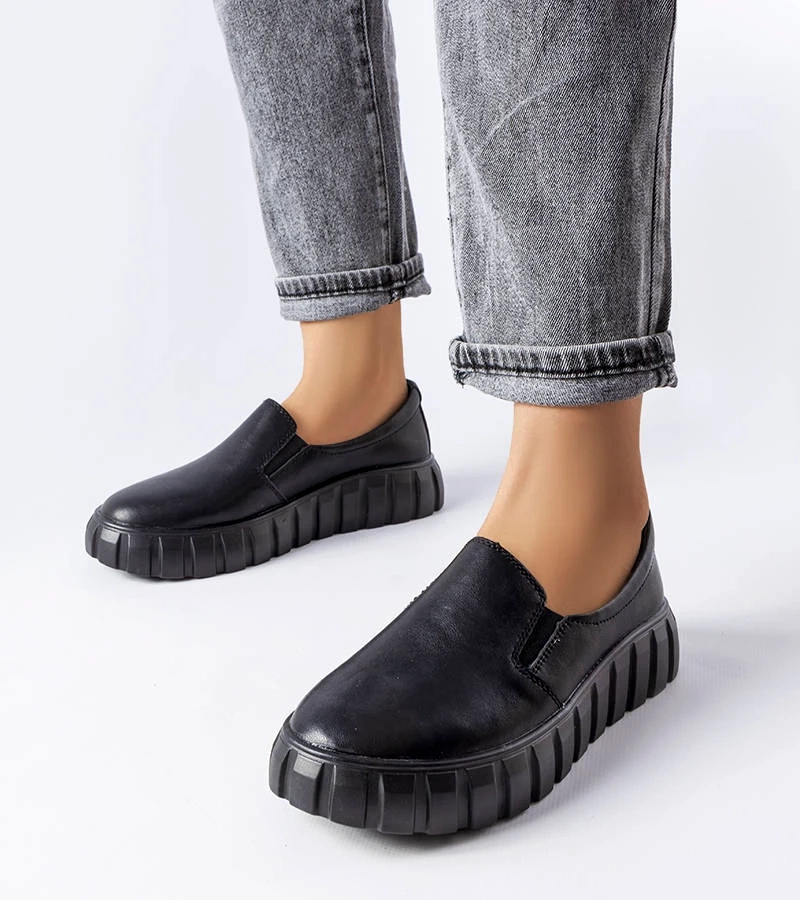 Juodi įspiriami bateliai „Igreja“