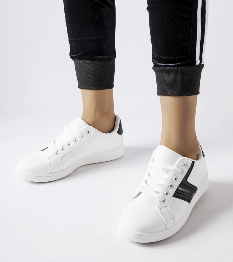 Balti sportbačiai su juodomis detalėmis Rizzo