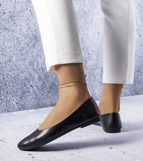 Juodi balerinos su odiniu vidpadžiu Truchon