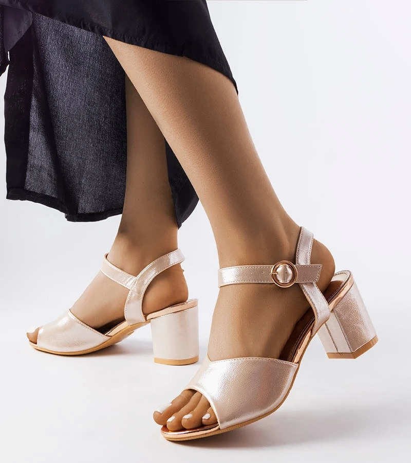 Auksiniai Vincezos basutės su pakulne