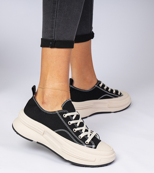 Juodos moteriškos medžiaginės sportbačiai Katerin