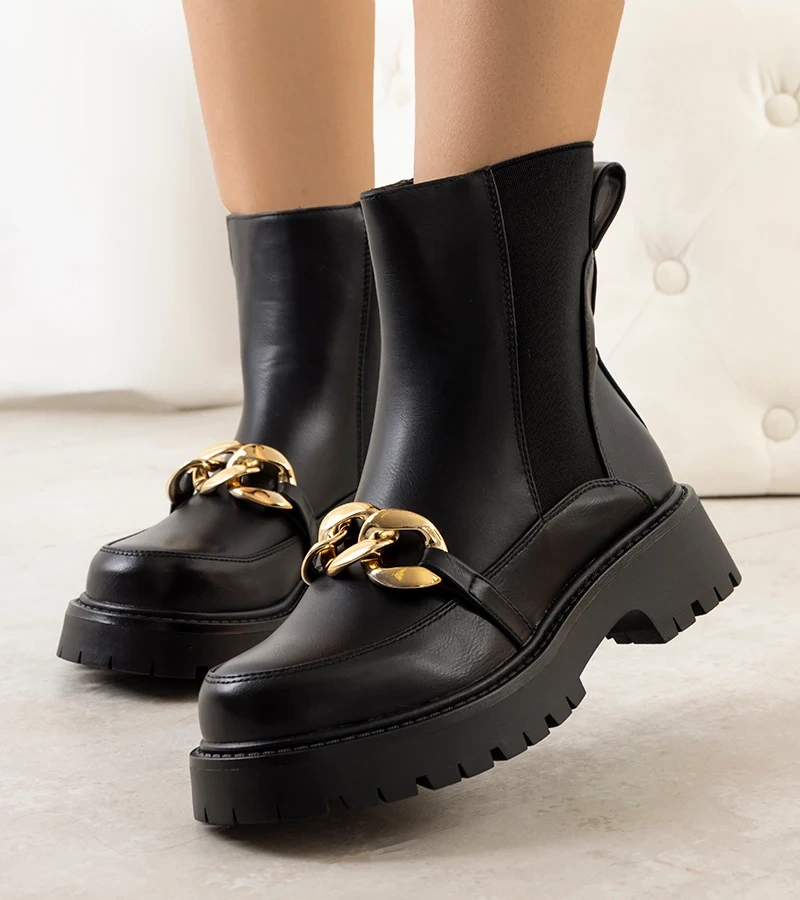 Juodi aulinukai ant aukštos padangos Pesa