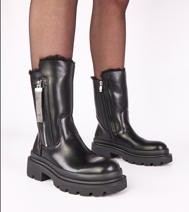 Juodi aulinukai ant platformos su dekoratyviniu užtrauktuku su cirkoniais Asta