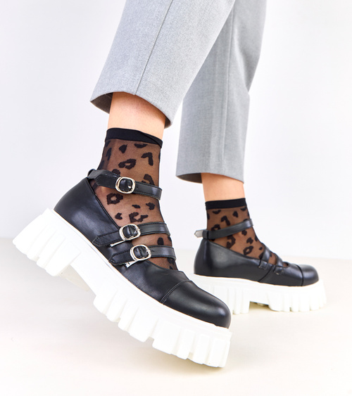 Juodi įsispiriami batai su traktoriaus padu Jastina