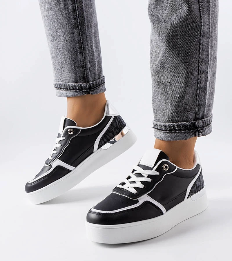 Juodi platforminiai sportiniai bateliai „Tooele“