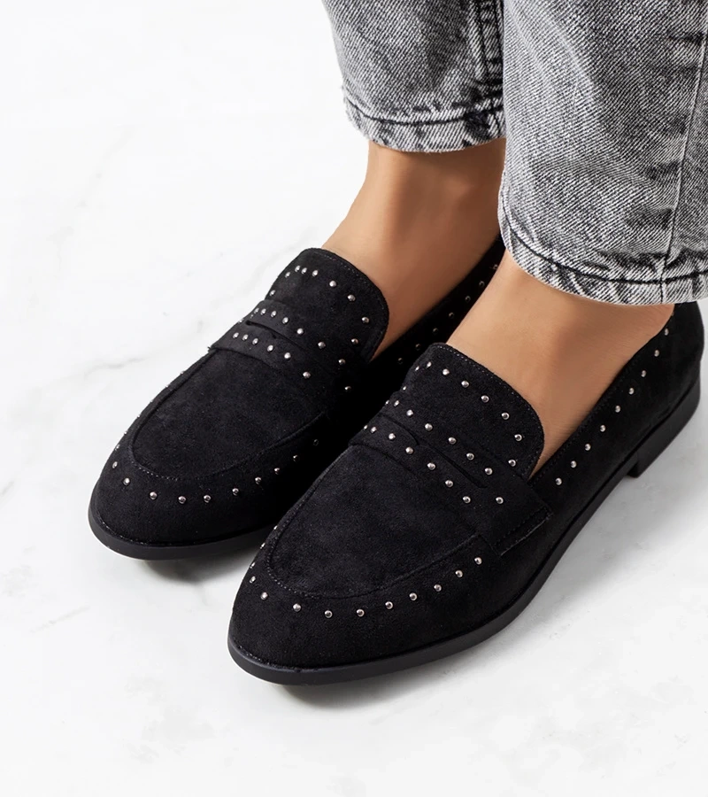 Juodi odiniai bateliai su kniedėmis Ishana