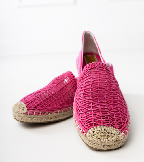 Rožinės ažūrinės espadrilės ant platformos Plevis