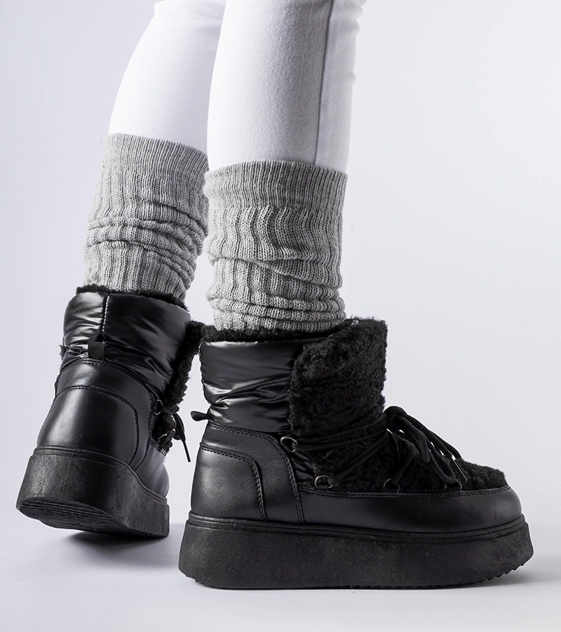 Juodi sniego batai ant masyvios platformos Elvio