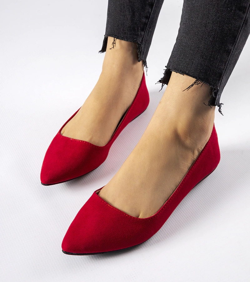 Raudoni smailianosiai balerinai Riv