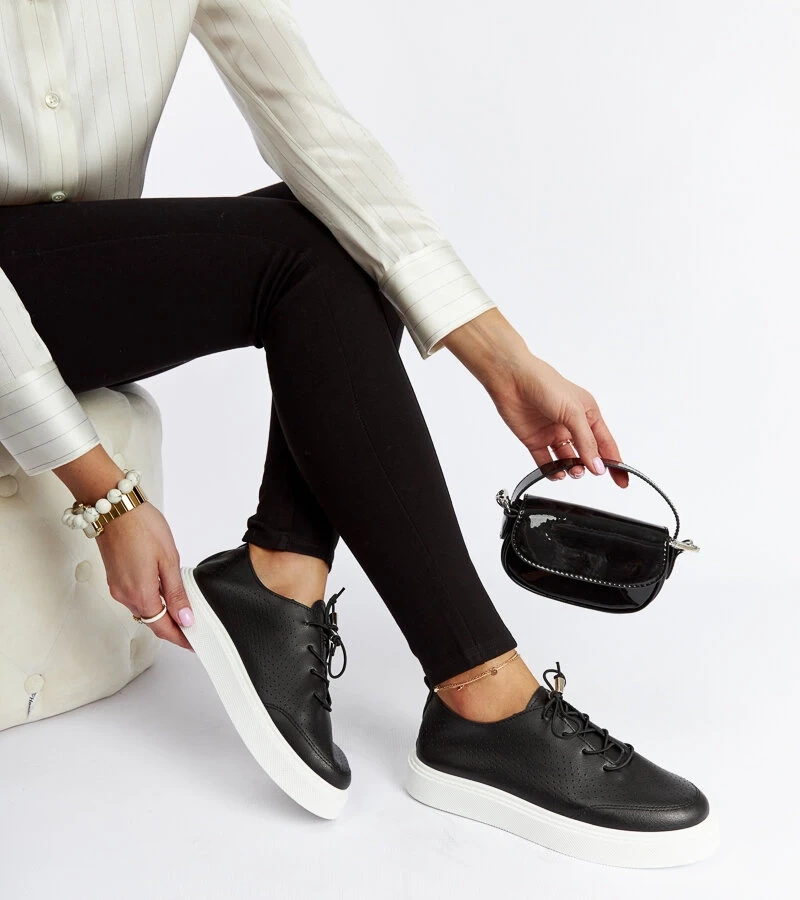 Juodi perforuoti sportbačiai Laytonville