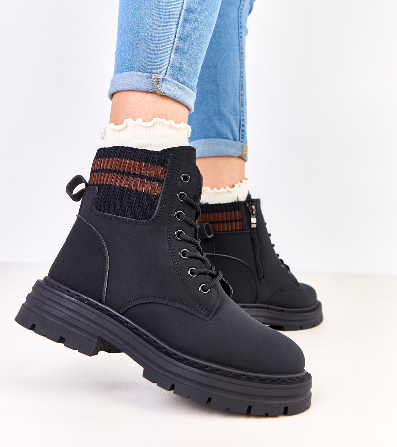 Juodi pašiltinti matinės dirbtinės odos kerzai Goles