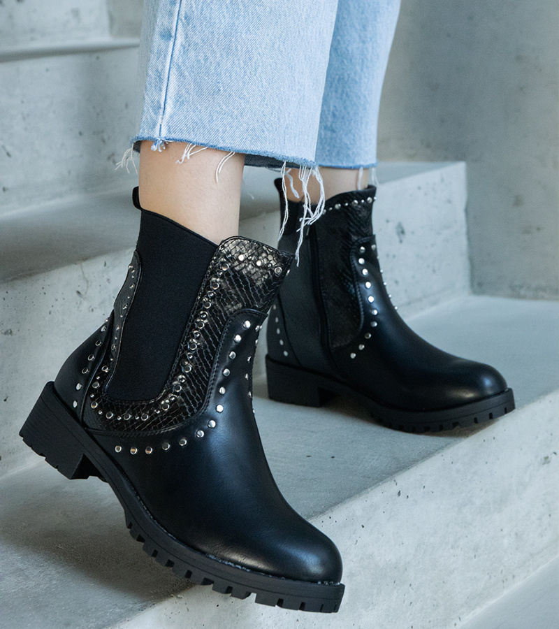 Juodi puošti aulinukai Arlesa