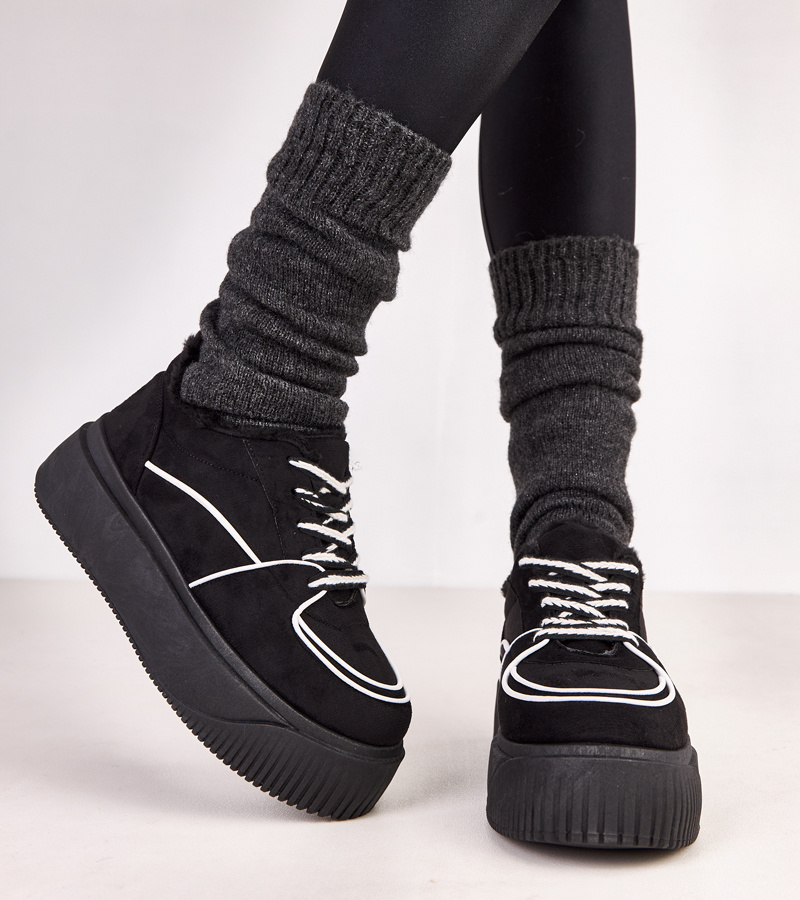 Juodi pašiltinti sportiniai bateliai ant platformos „Vargas“