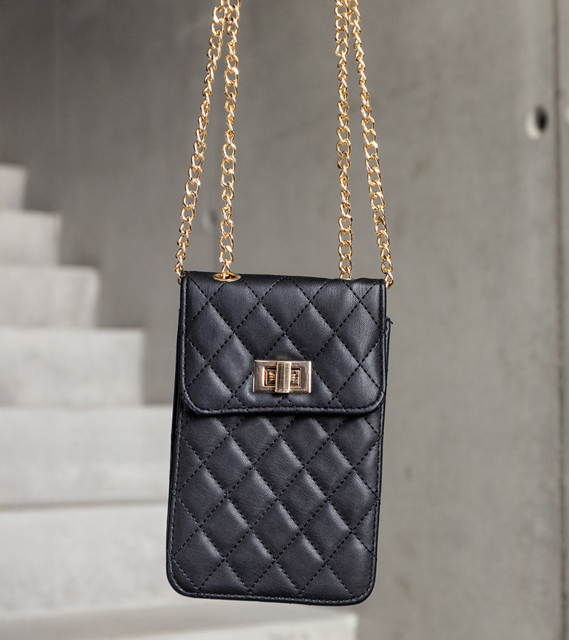 Juoda kviltuota rankinė per petį Acres