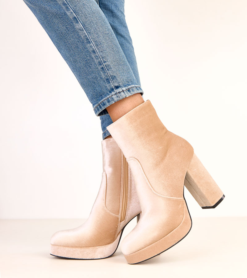 Smėlio spalvos blizgančiais kulniukais aulinukai Asanda