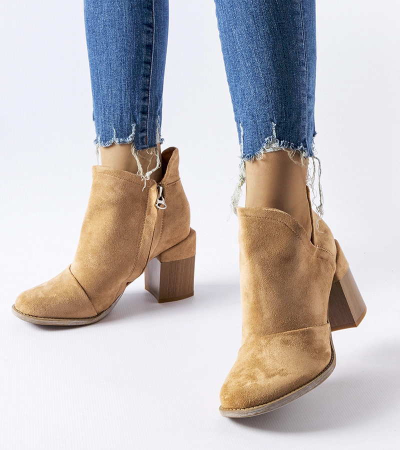 Smėlio spalvos aulinukai su iškirpimais Artemisia