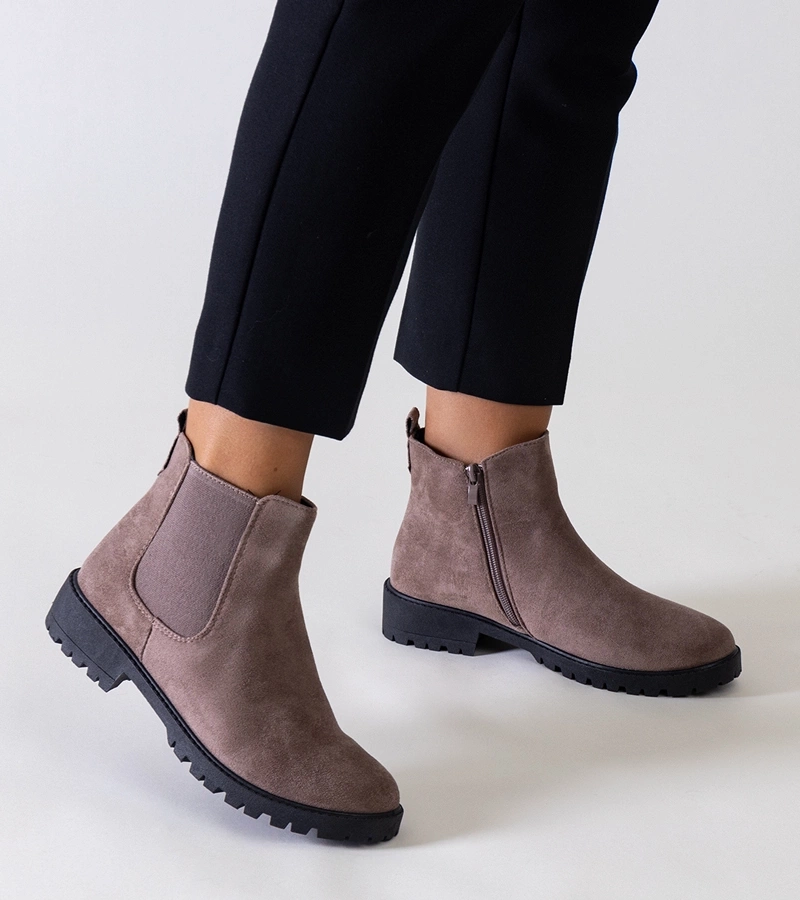 Rudi klasikiniai laisvalaikio aulinukai iš eko zomšos Salara