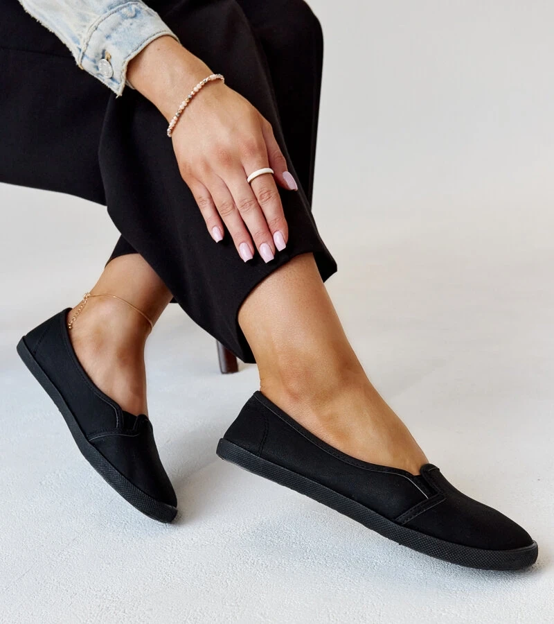 Juodi įspiriami sportiniai bateliai iš dirbtinės odos Wordana