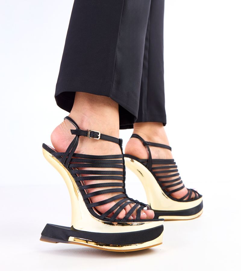 Juodi sandalai su futuristine pakulne Elizer