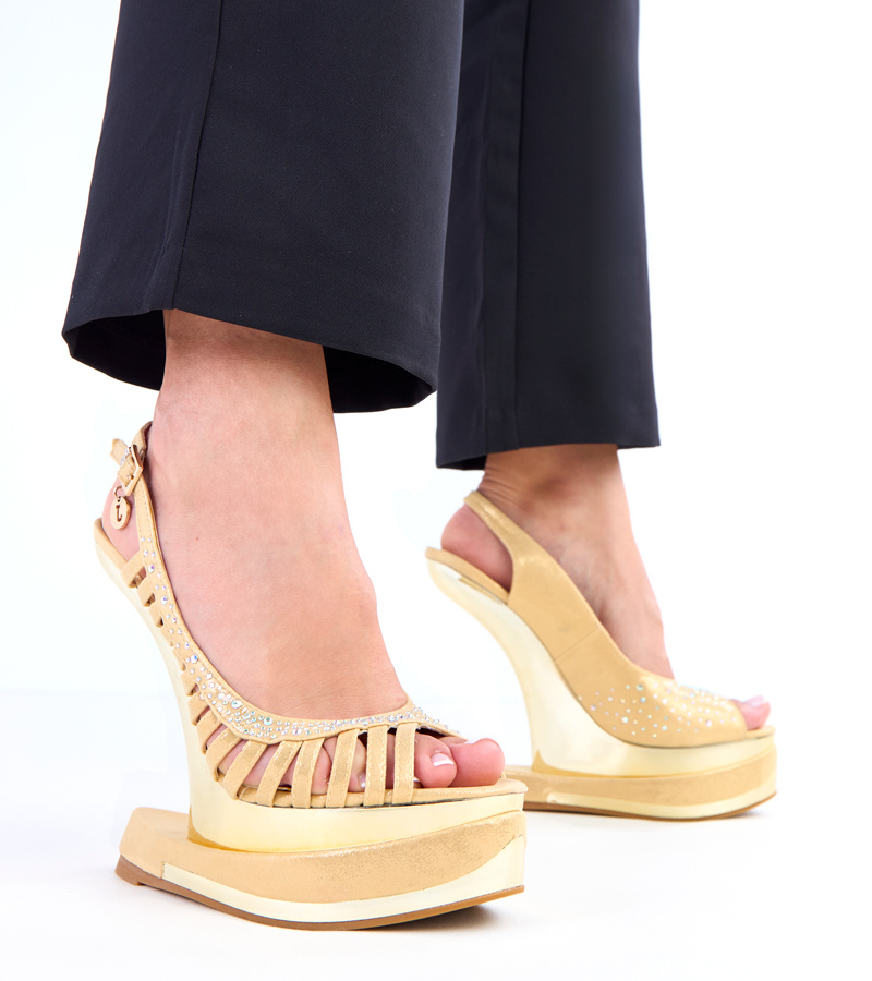 Auksiniai sandalai su cirkoniais ant futuristinio kulno Kenni