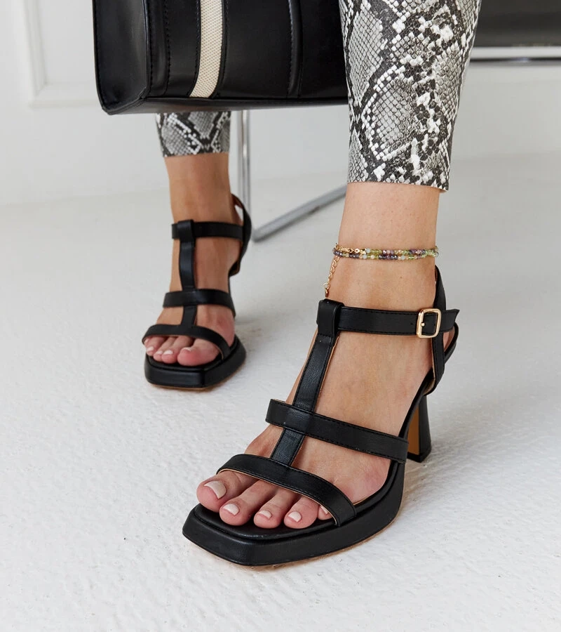 Juodi dirbtinės odos aukštakulniai sandalai „Pirjo“