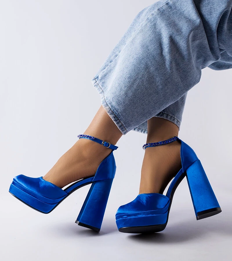 Mėlyni aukštakulniai bateliai ant aukštos stambios pakulnės Elida