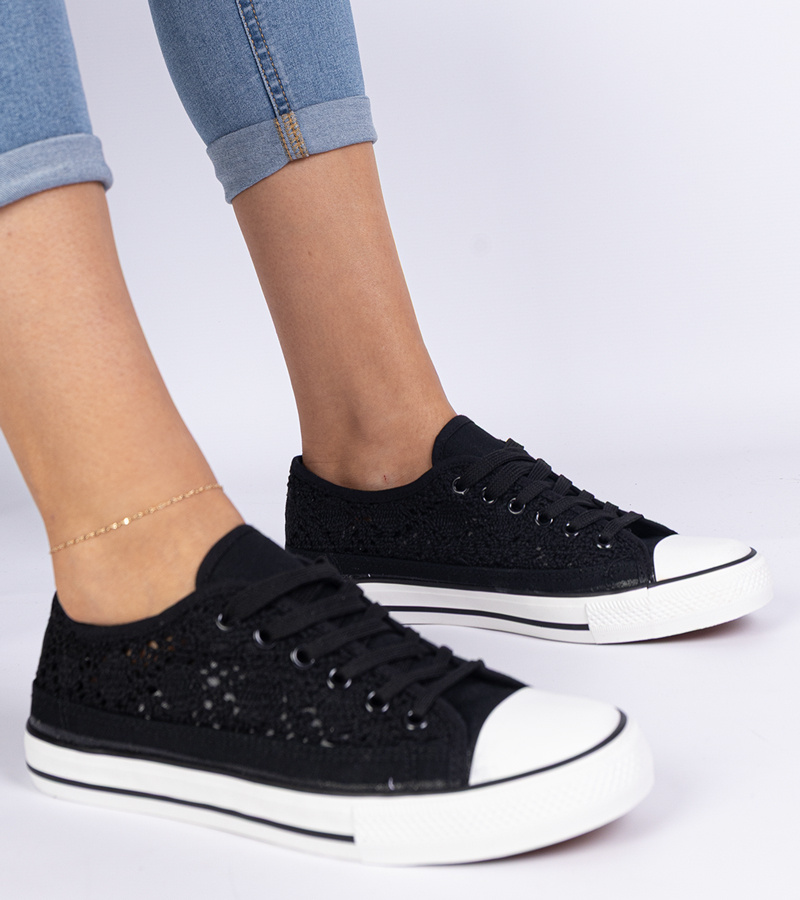 Juodi ažūriniai moteriški sportiniai bateliai Saha