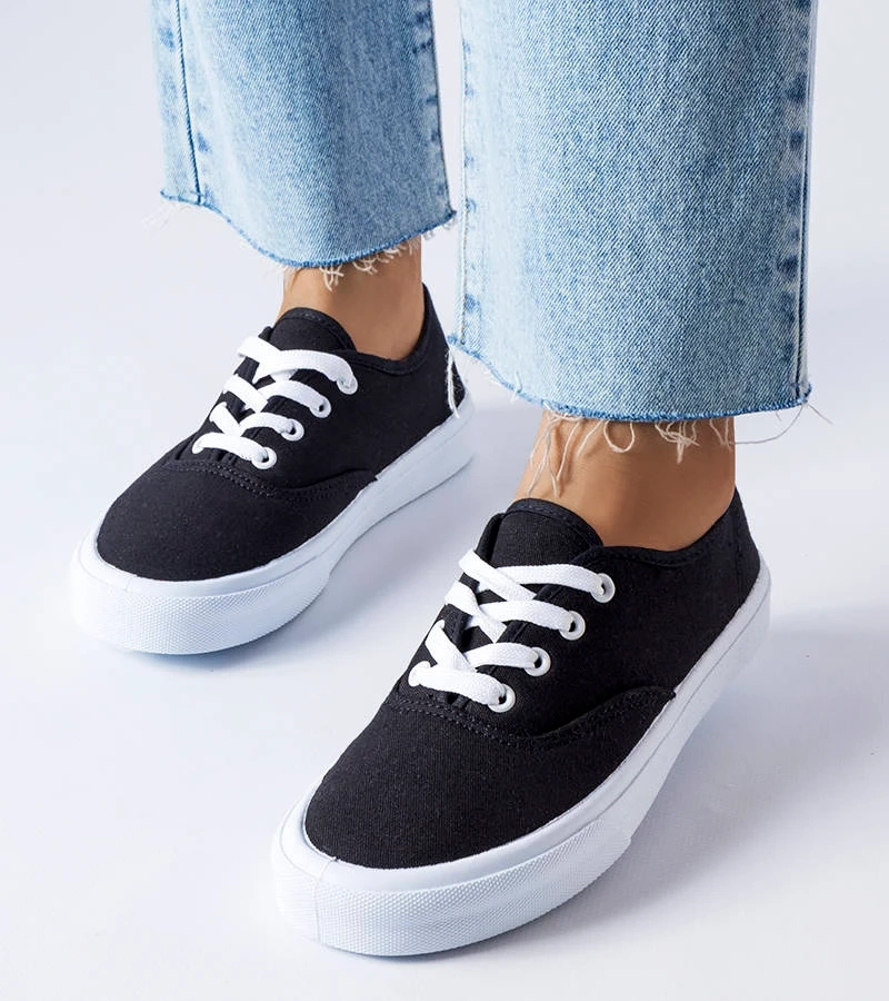 Juodos medžiaginės sportbačiai Fantina