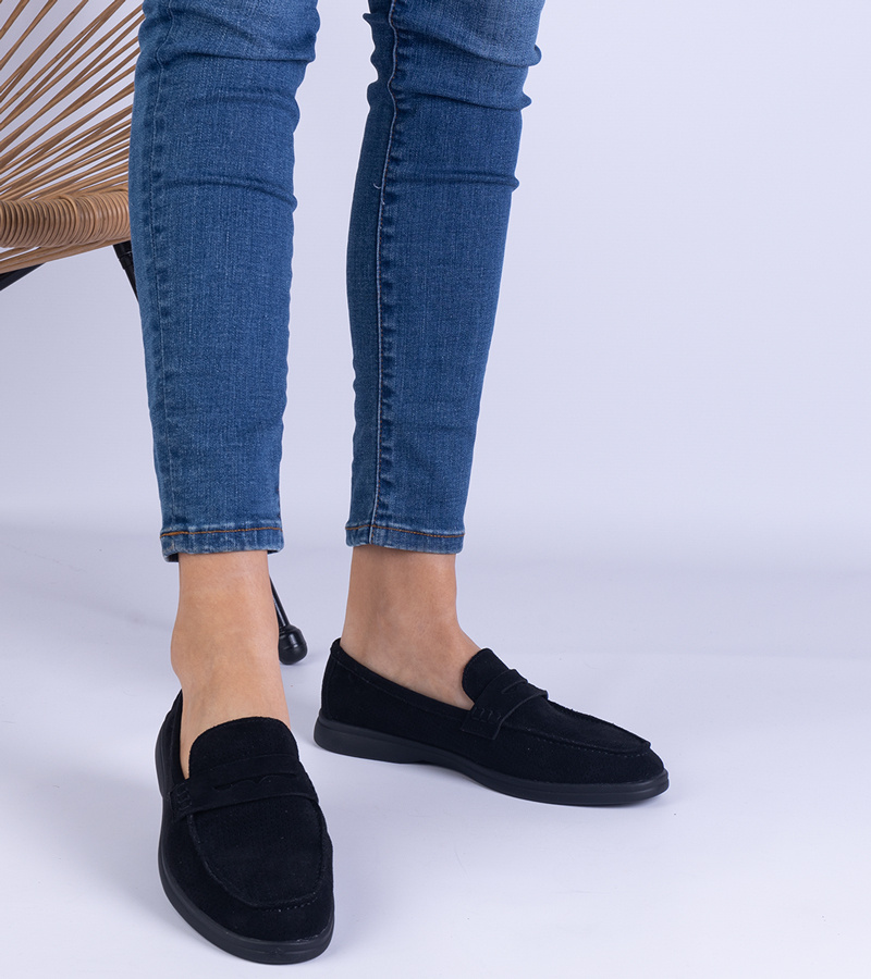 Juodi klasikiniai ažūriniai mokasinai iš dirbtinio zomšo Sargossi