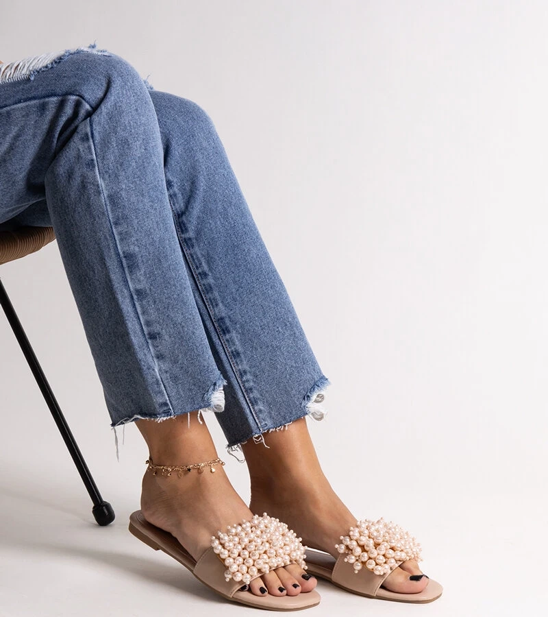 Smėlio spalvos šlepetės puoštos karoliukais Atiyene