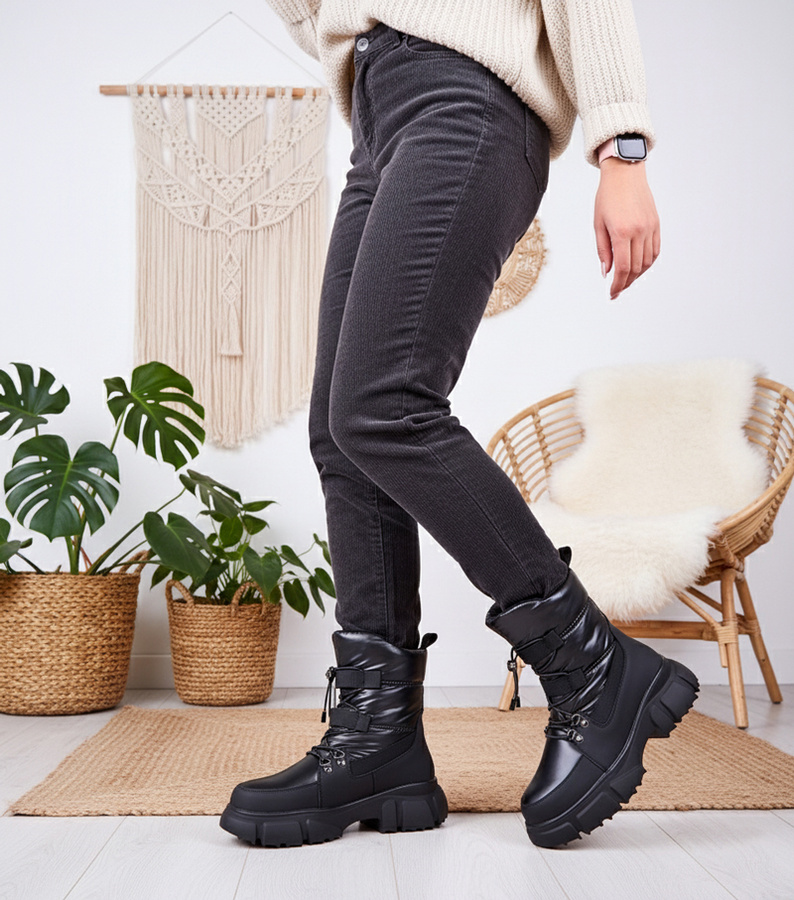 Blizgančios juodos sniego batai su kailiu Jassi