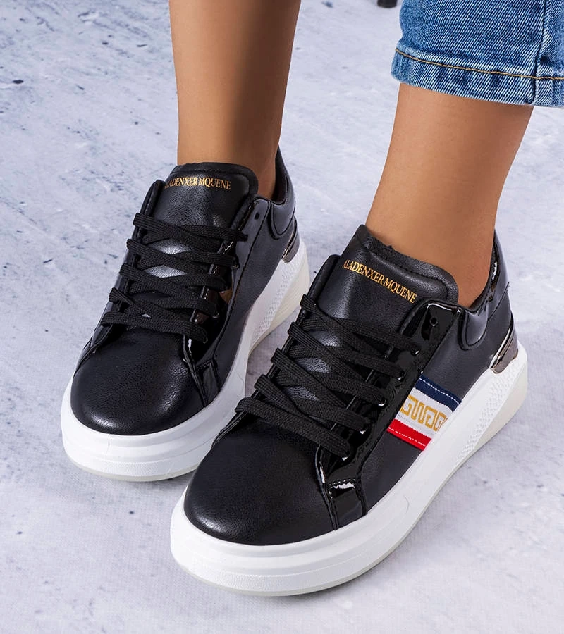 Juodi batai su lakuotomis detalėmis Annot