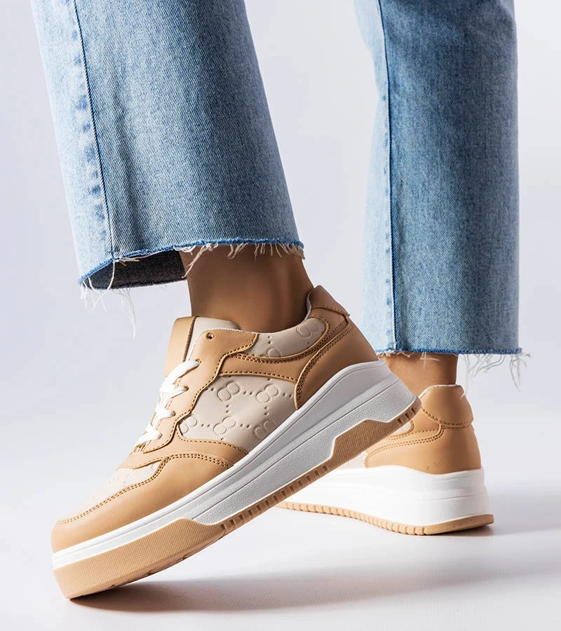 Smėlio spalvos sportiniai bateliai su Paré reljefiniu raštu