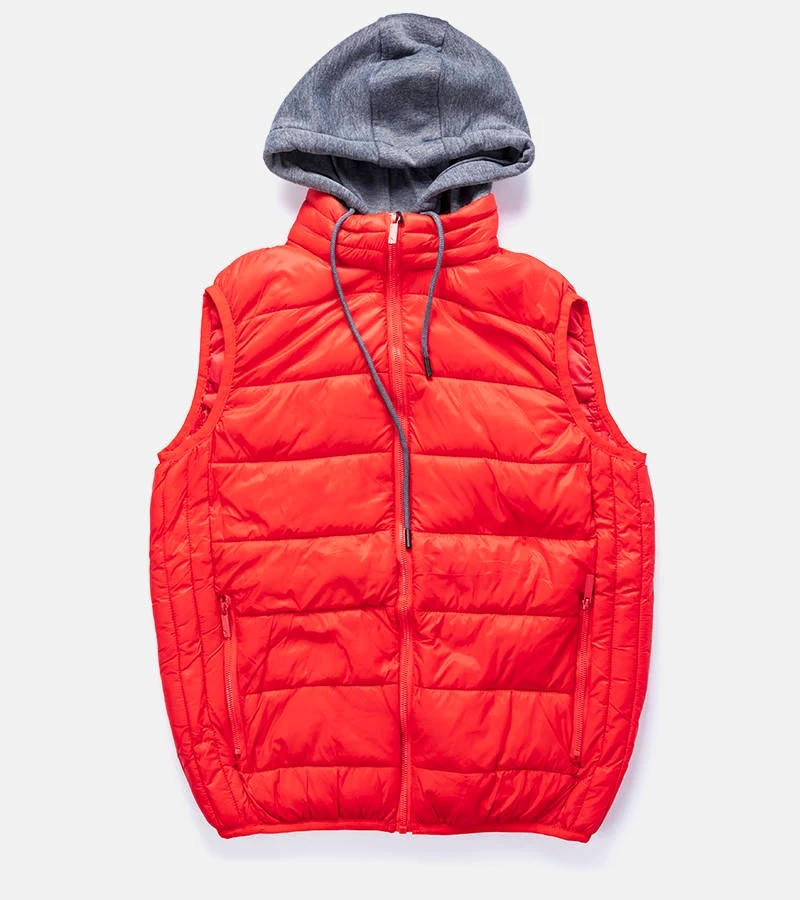 Raudona liemenė su sportiniu gobtuvu Avar